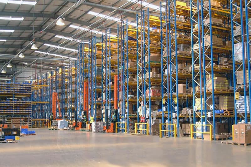 busy warehouse racking w800